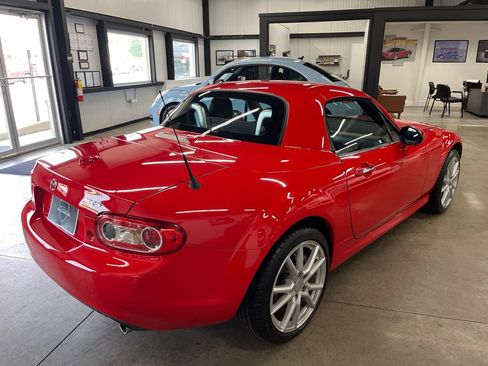 Used 2011 MAZDA MX-5 Miata Grand Touring w/ Premium Pkg RWD image 30