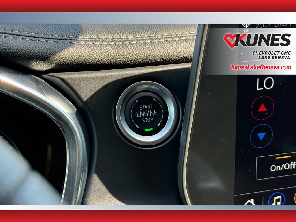 Used 2025 Chevrolet Blazer LT AWD/4WD image 29