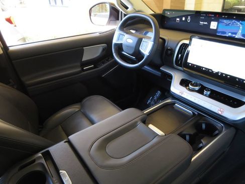 Used 2025 Ford Expedition Max Active RWD image 18