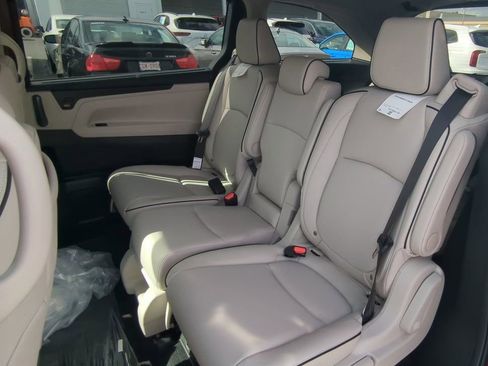 New 2026 Honda Odyssey Touring image 14