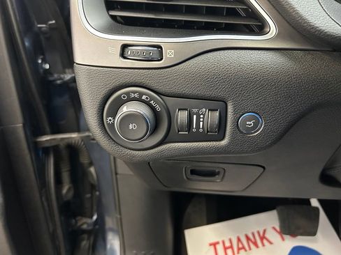 Used 2020 Jeep Cherokee Latitude Plus w/ Comfort/Convenience Group FWD image 21