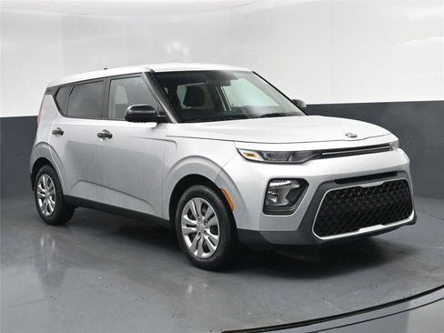 Used 2021 Kia Soul LX image 17