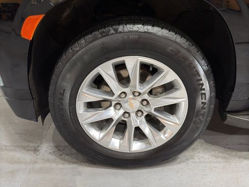 Used 2024 Chevrolet Suburban Premier image 10