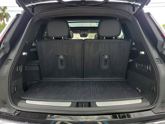 Certified 2026 Cadillac Vistiq Platinum w/ LPO, Floor Liner Package AWD/4WD image 6