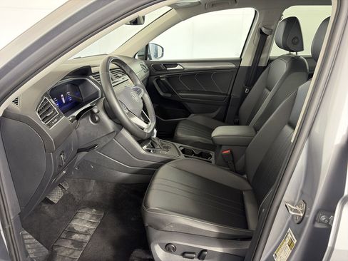 Used 2024 Volkswagen Tiguan SE FWD image 6