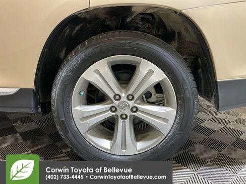Used 2013 Toyota Highlander Limited image 25