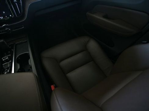 Used 2022 Volvo XC60 T8 Inscription Expression w/ Advanced Package image 31