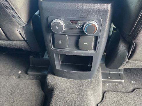 Used 2021 Ford Explorer XLT RWD image 15