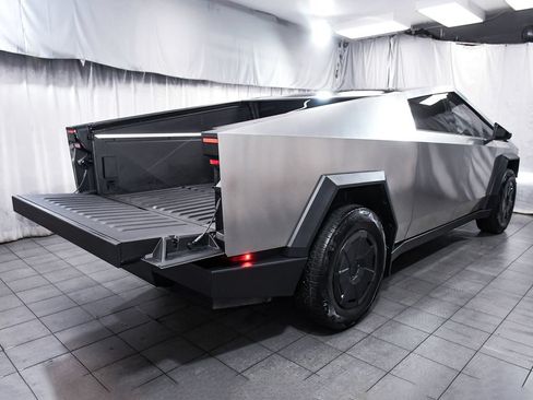 Used 2025 Tesla Cybertruck AWD Crew Cab image 5