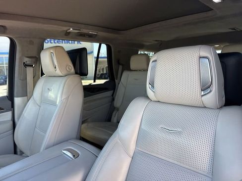 Used 2022 Cadillac Escalade Sport Platinum image 11