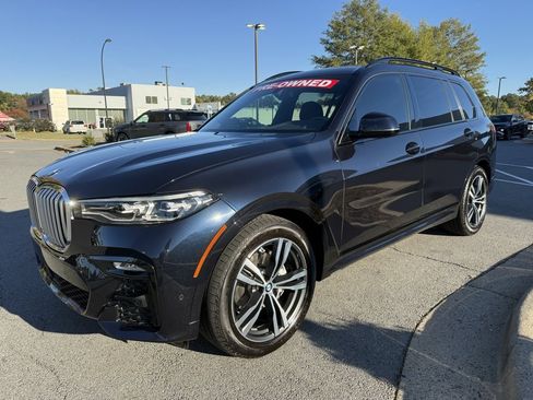 Used 2022 BMW X7 xDrive40i w/ M Sport Package image 3