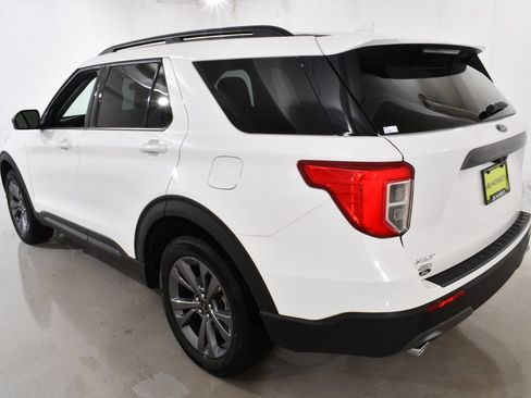 Used 2024 Ford Explorer XLT w/ Equipment Group 202A AWD/4WD image 15