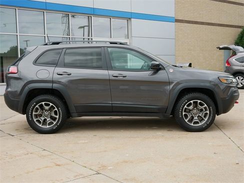 Used 2022 Jeep Cherokee Trailhawk image 8