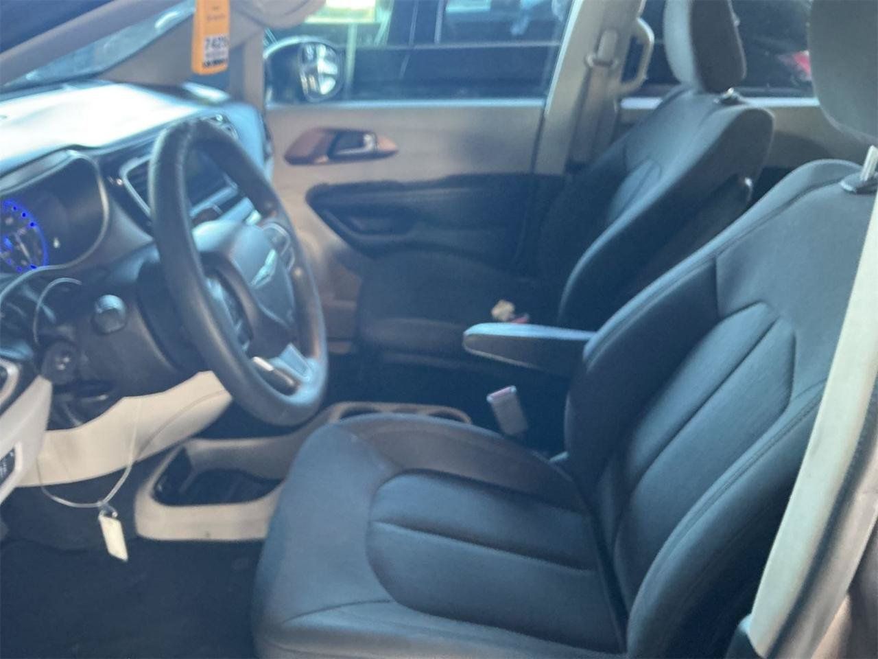 Used 2018 Chrysler Pacifica LX FWD image 8
