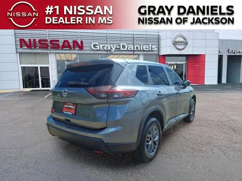 Used 2024 Nissan Rogue S FWD image 7