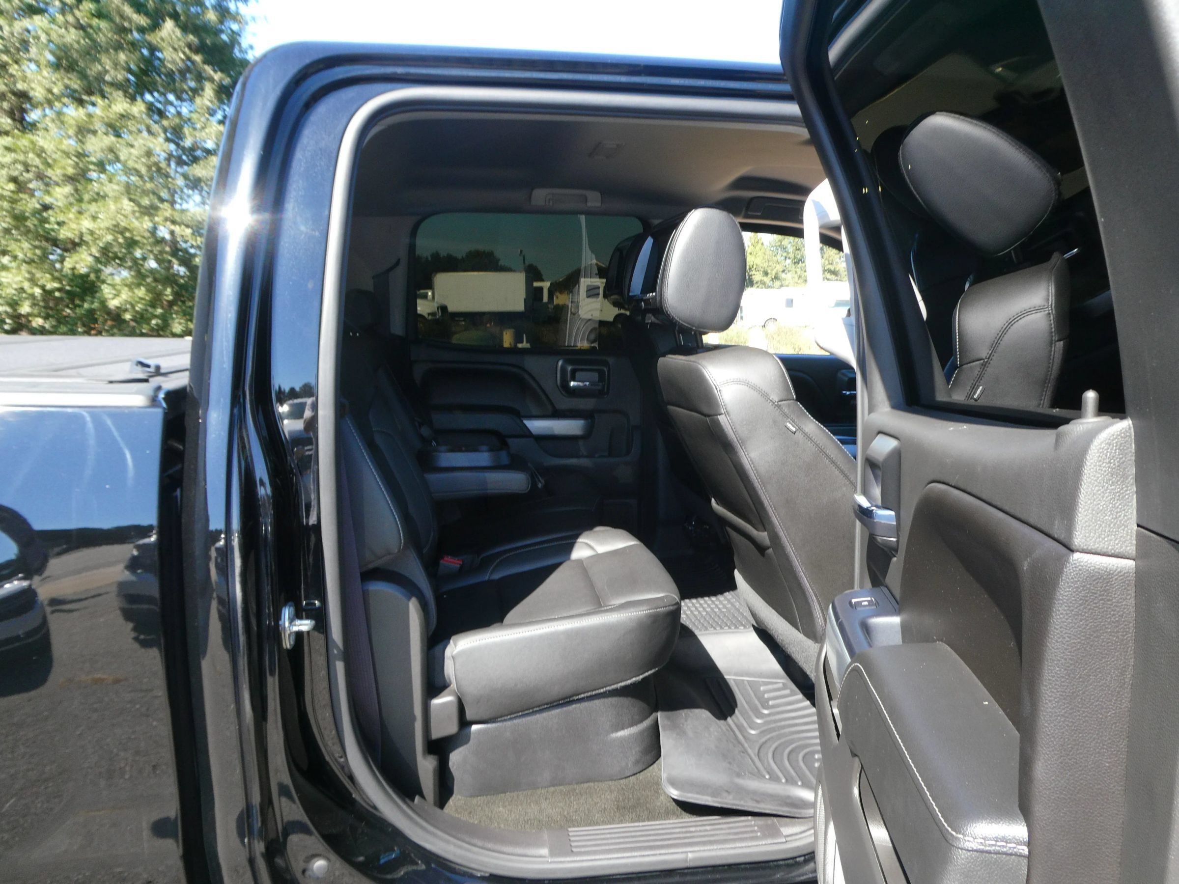 Used 2016 Chevrolet Silverado 1500 LTZ Z71 w/ LTZ Plus Package AWD/4WD image 27