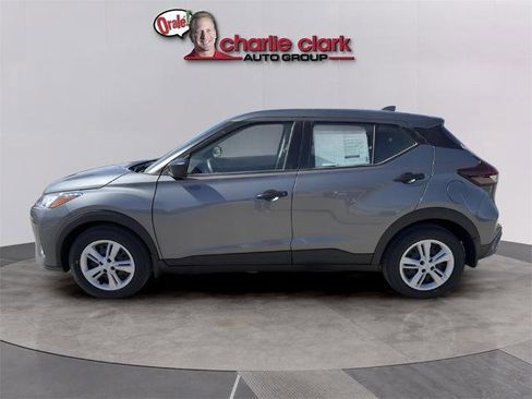 Certified 2025 Nissan Kicks Play S image 3