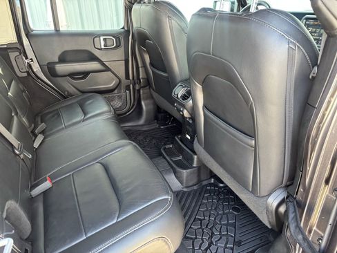 Used 2019 Jeep Wrangler Unlimited Sahara w/ Quick Order Package 24M Moab image 31