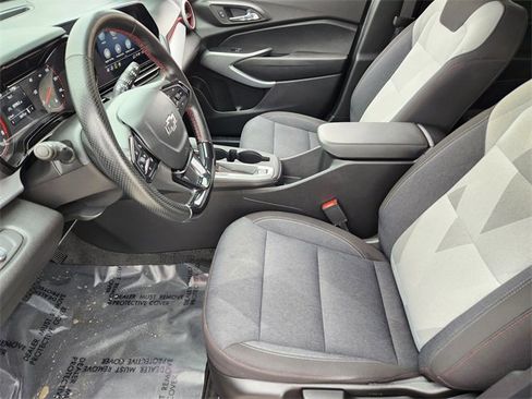 Used 2024 Chevrolet Trax RS w/ Sunroof Package image 14