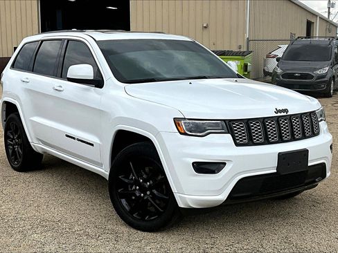 Used 2021 Jeep Grand Cherokee Laredo X image 38