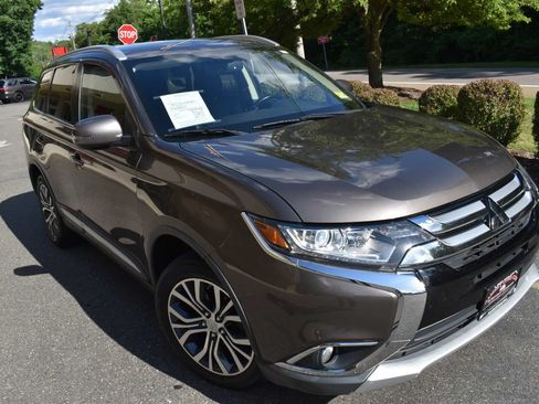 Used 2017 Mitsubishi Outlander SE AWD/4WD image 60