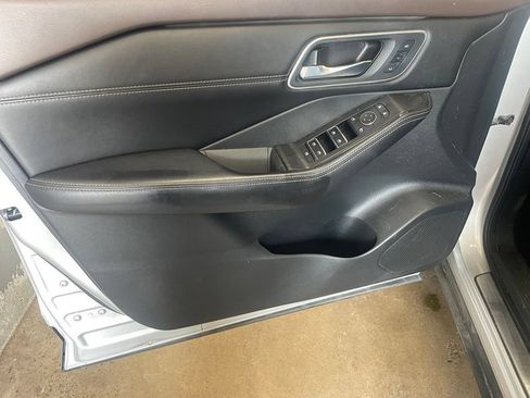 Used 2022 Nissan Rogue Platinum w/ Head-Up Display Package FWD image 9