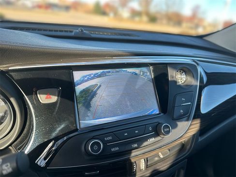 Used 2020 Buick Envision Essence image 22