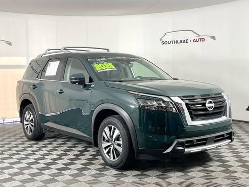 Certified 2025 Nissan Pathfinder SL w/ Cargo Package AWD/4WD image 2