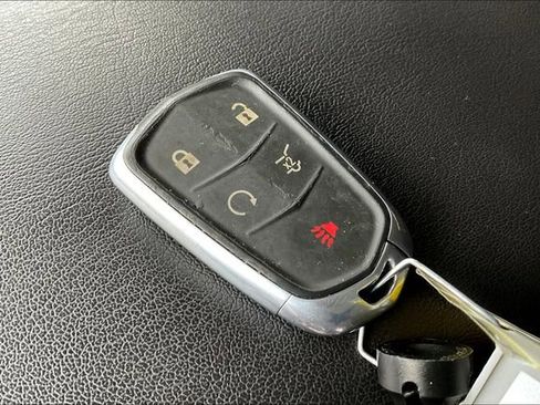 Used 2017 Cadillac XT5 Luxury w/ Driver Awareness Package image 10