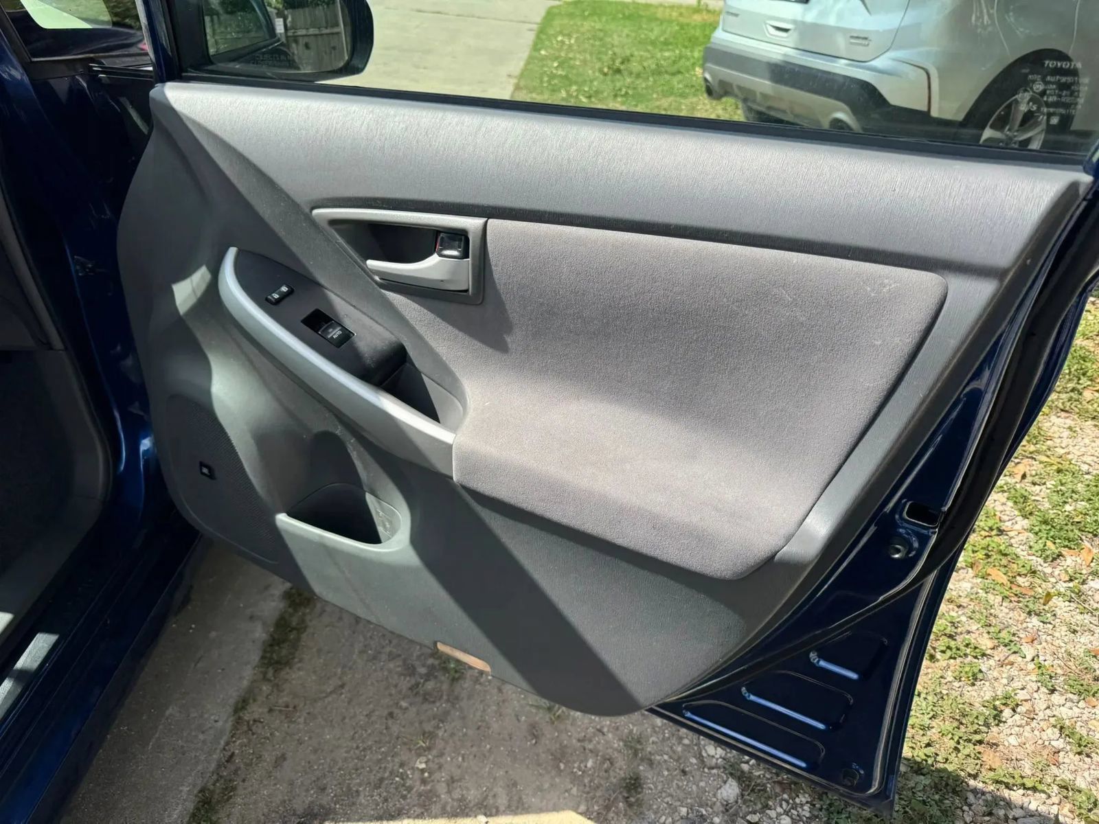 Used 2010 Toyota Prius Three w/ Navigation Pkg FWD image 23
