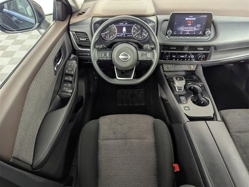 Used 2023 Nissan Rogue SV image 14