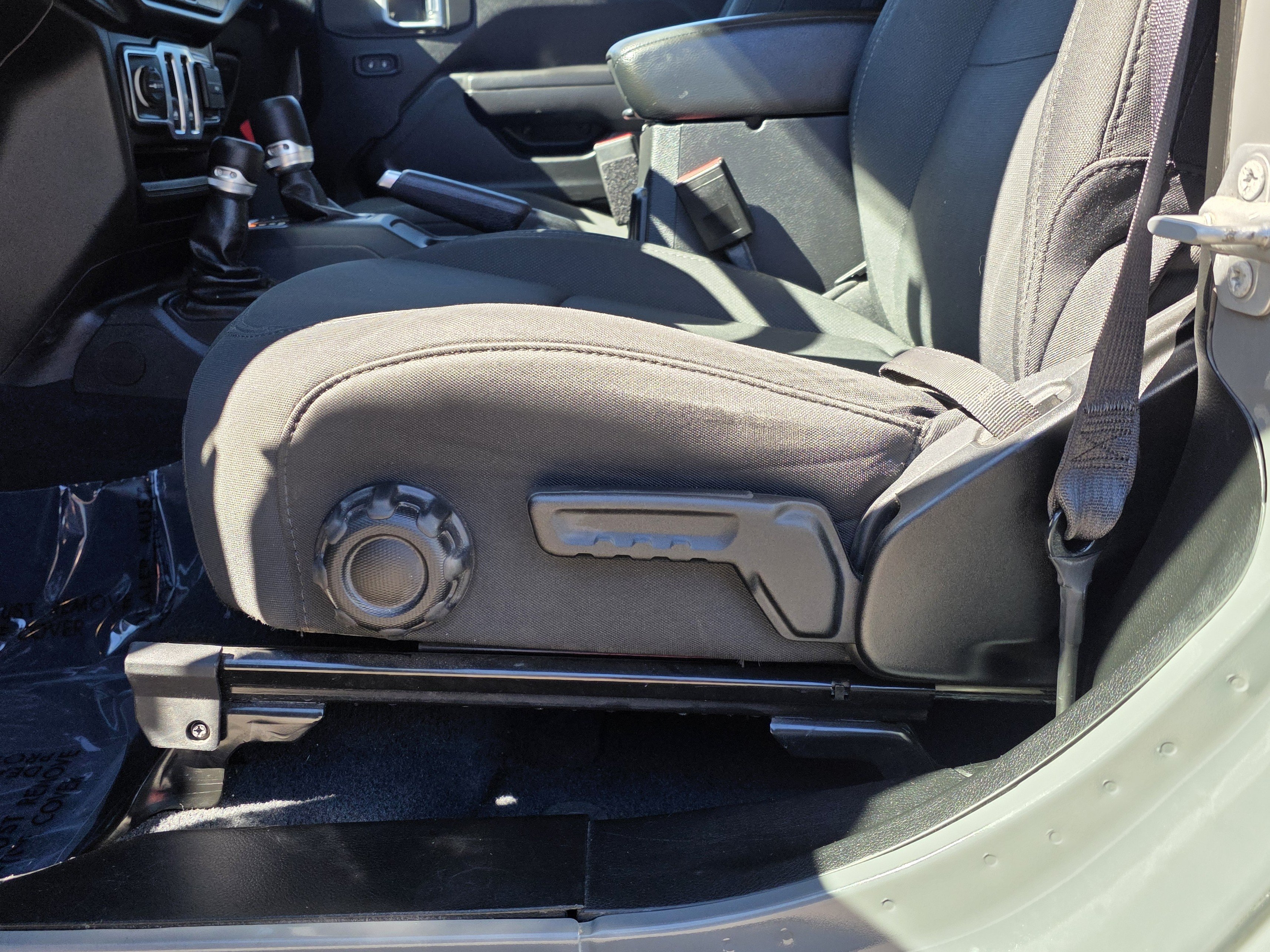 Used 2022 Jeep Wrangler Sport AWD/4WD image 13