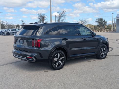 Certified 2023 Kia Sorento S image 5