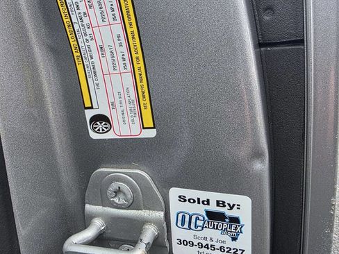 Used 2016 Chrysler Town & Country Touring image 30