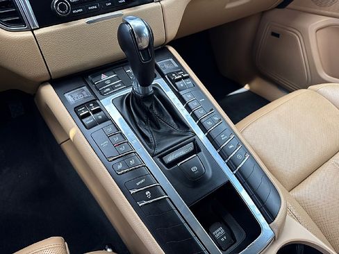Used 2018 Porsche Macan S image 23