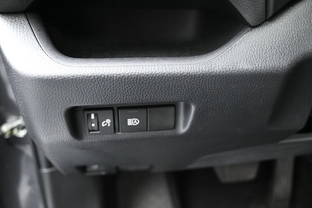 Used 2024 Toyota RAV4 XLE AWD/4WD image 16