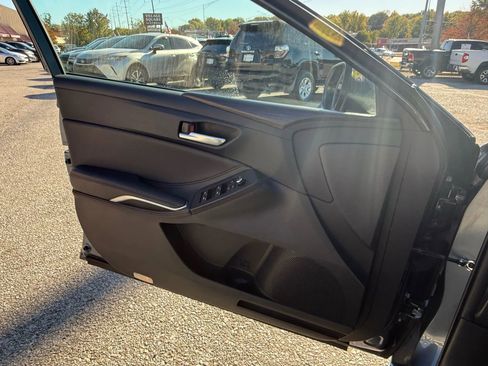 Used 2019 Toyota Avalon XLE image 19