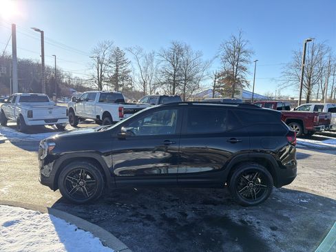 Used 2022 GMC Terrain SLE w/ Driver Convenience Package image 9