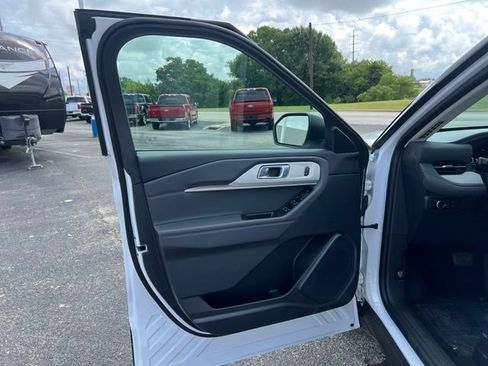 Used 2026 Ford Explorer Active AWD/4WD image 10