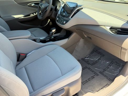 Used 2025 Chevrolet Malibu LS image 13