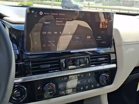 New 2026 Nissan Pathfinder SL w/ SL Premium Package AWD/4WD image 13
