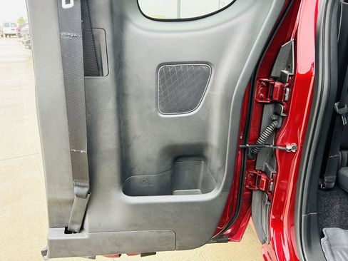 Used 2022 Nissan Frontier SV image 27