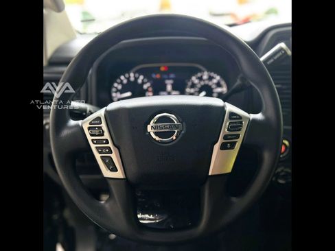 Used 2022 Nissan Titan SV image 14