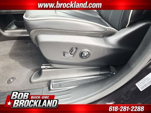 Used 2025 Chrysler Pacifica Limited FWD image 41