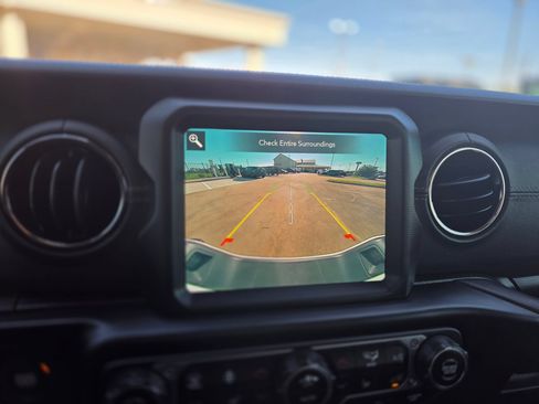 Used 2022 Jeep Gladiator Overland AWD/4WD image 24