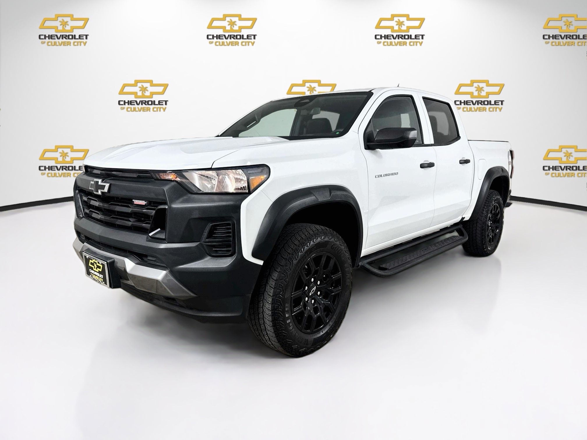 Used 2024 Chevrolet Colorado Trail Boss w/ Advanced Trailering Package AWD/4WD image 3