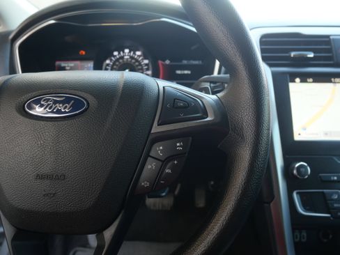 Used 2019 Ford Fusion SE image 24