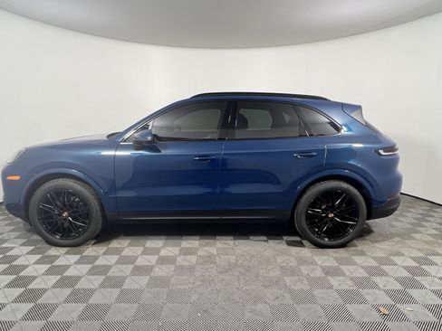 Certified 2025 Porsche Cayenne AWD/4WD image 2