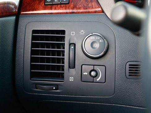 Used 2006 Cadillac DTS Limousine image 48