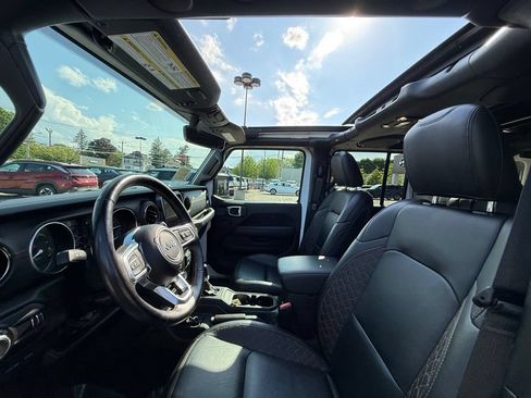 Used 2023 Jeep Wrangler Unlimited Sahara AWD/4WD image 31